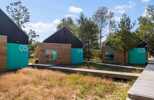 KOTI 4 (Two Bedroom) Traverse City's Scandinavian Cabins, vacation home on TART & mins to Traverse C