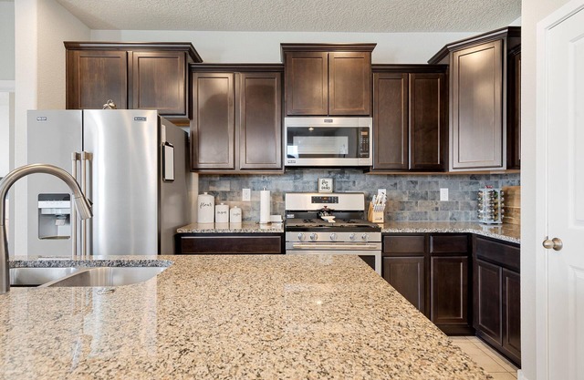 Kozi home, easy access to 1-25, great for family trips, or a solo stay