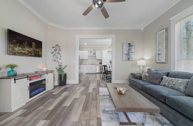 "KOZY KOTTAGE" Near Downtown! 2025 Remodel, Sleeps 8 Comfortably, Games & More!