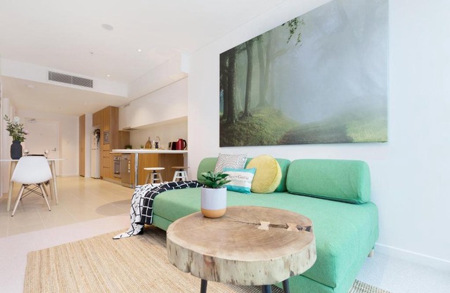 KOZYGURU SKYTOWER BRISBANE CBD 2 BED APT QBN222-1815
