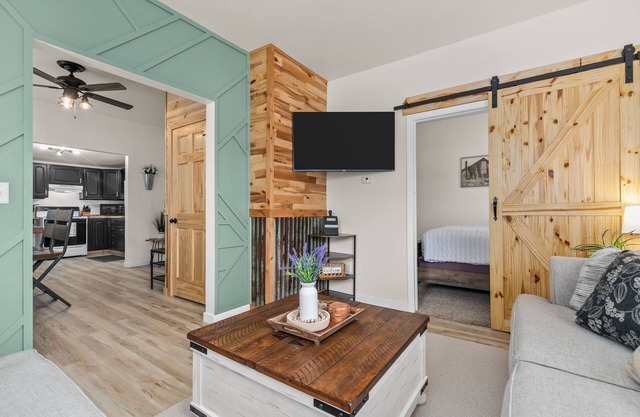 KRAZY KRUEGER Abode - 2 Bedroom Downtown Appleton