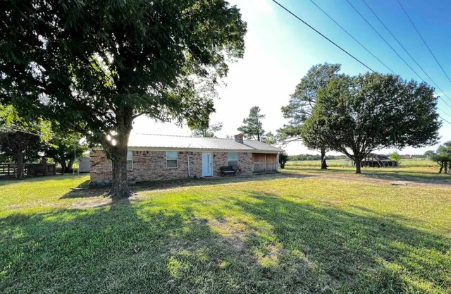 Ranch house on 20 acres with King size bed in master room