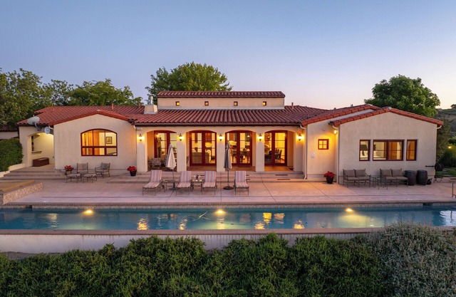 Krisyn Vineyards - Hilltop Views, Pool and Spa