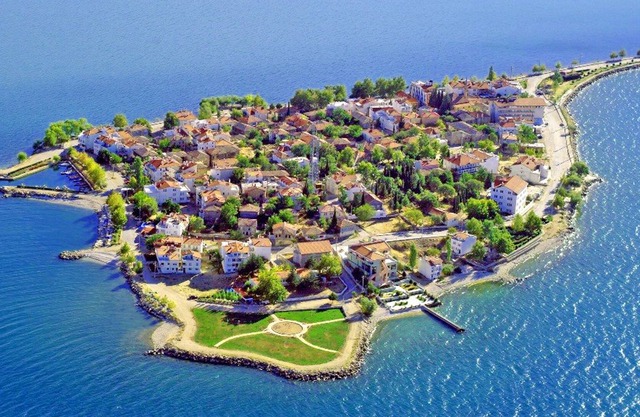 Kroisos Lake Resport by Vima