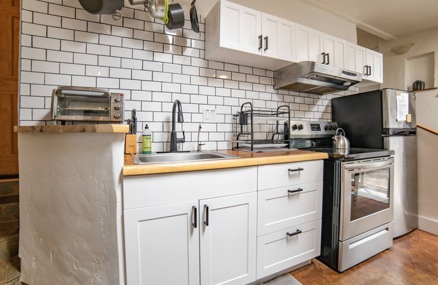 Ku'au gem beautiful ideal location 1 bed 1 bath with AC