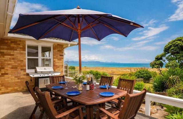 Kuaotunu Beach House - Next to Beach, Lukes, Cafe, Store