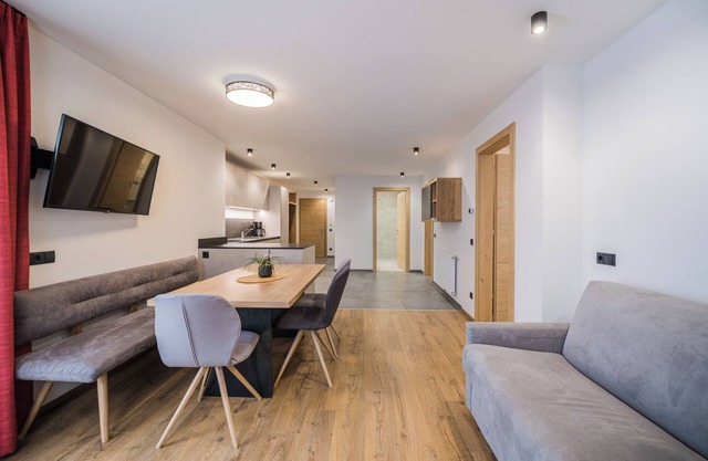 Ferienwohnung 5 in Kuenz mit Bergblick, Garten und WLAN