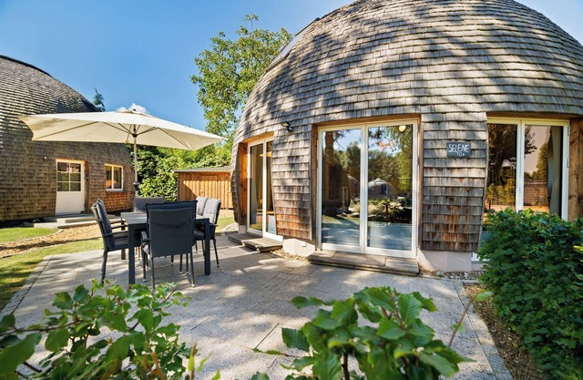 Kugelhaus Selene - Round design, open fire & terrace on Lake Tollensesee