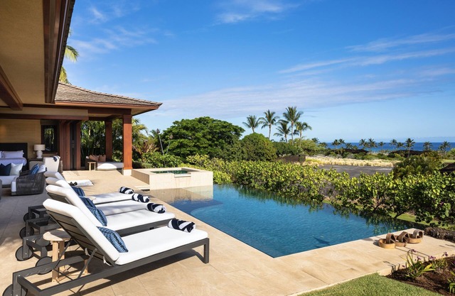 Kulanakauhale 3558: Lavish Oceanview Estate, Private Pool & Spa at Hualalai
