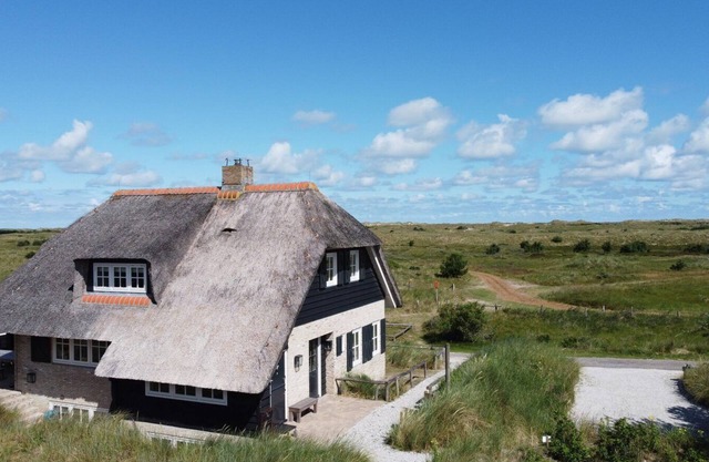 Kwikstaart ist eine Villa mit Sauna und freiem Blick auf die Dünen und das Meer.