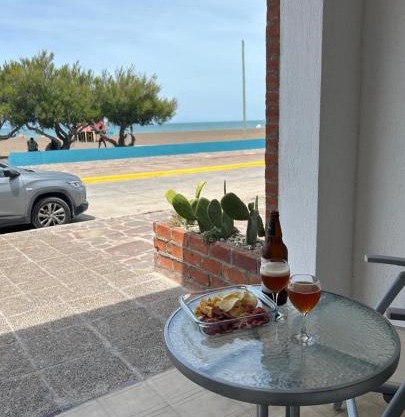 Lōla Beach House - Playa Unión