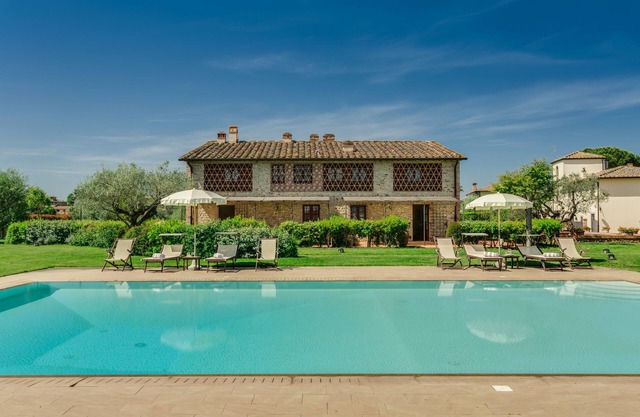 Den Haag, Zwei-Zimmer-Wohnung in Chianti mit A / C und Pool