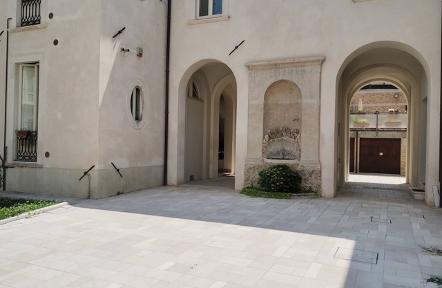 L'Aquila Zentrum für kurze Zeit - int. 8