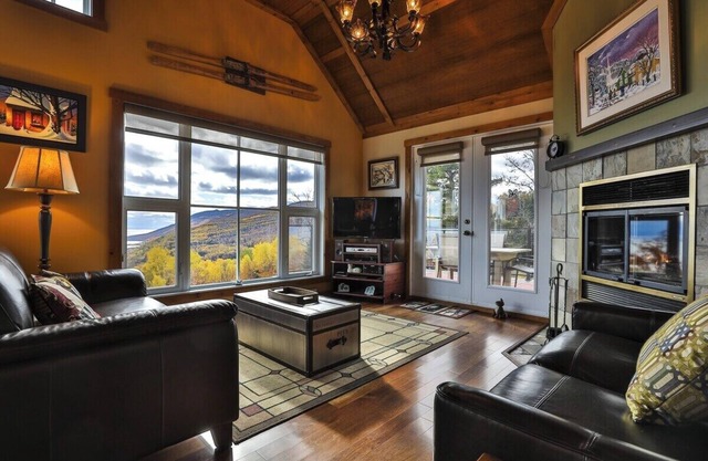 La Magie St-Laurent 143 | Classic condo, Wood burning Fireplace