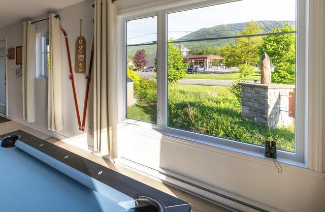 L'Edenski++ Condo Mont-Sainte-Anne - View of the mountain