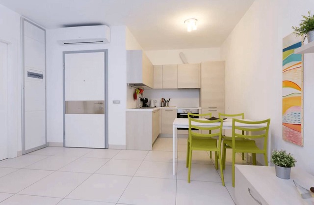 Lake Maggiore 1 bed lakeside apartment with pool