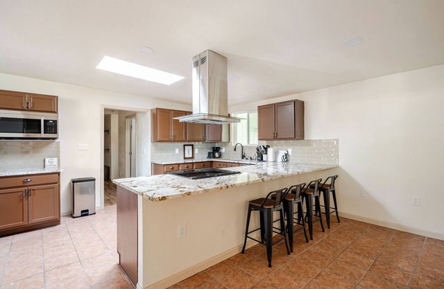 l NEW l 5BR/3BTH Large & Modern Home sitting in 1 acre lot l Centrally Located