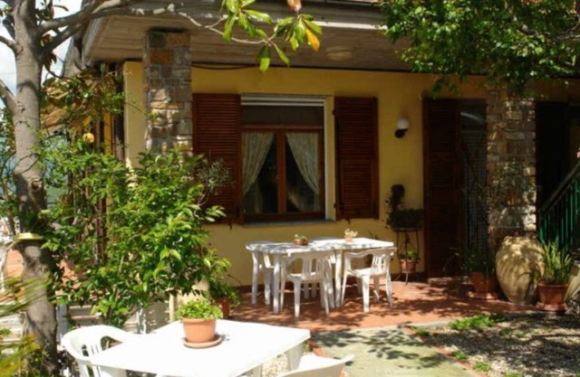 L'Ulivo di Sempre Bianco. In alter Olivenmühle in Torria mit Terrasse und schönem Garten.
