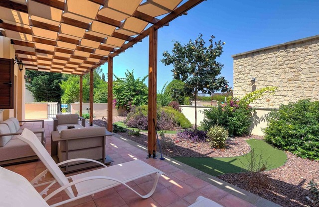 L02 Angrenzend an Aphrodite Hills - Gemeinschaftspool, Terrasse