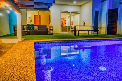 L15 Modern Private Pool Home