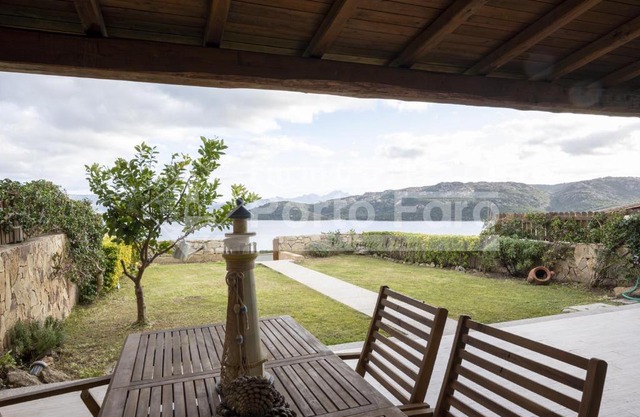 L324 - Bilocale con giardino e vista mare panoramica a Porto Mannu