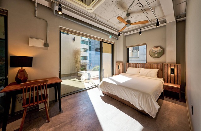 L9 Tailored Service Home near Hongik University Station
