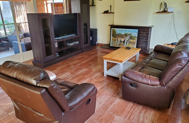 LA 69 Holiday Home - modernes, sicheres und sauberes Haus mit 3 Schlafzimmern in Belvedere.