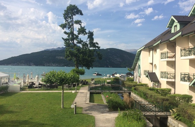 BAY SEGEL, außergewöhnliche Wohnung, am Wasser, Duingt, See Annecy