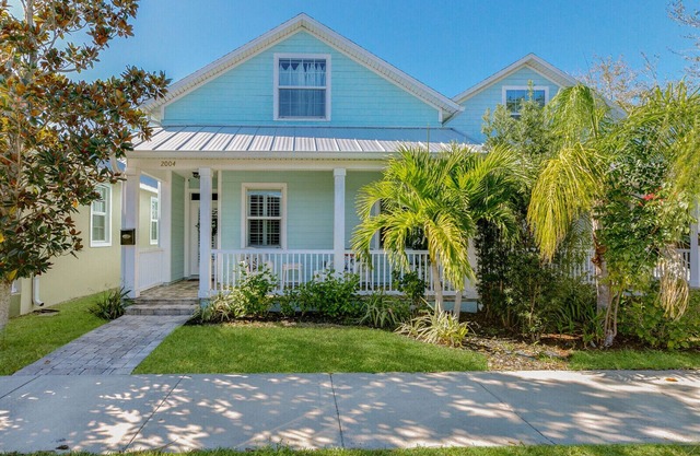 "La Belle Maison" ♥ of Downtown/Yard/Parking+ Garage/Self Check-in