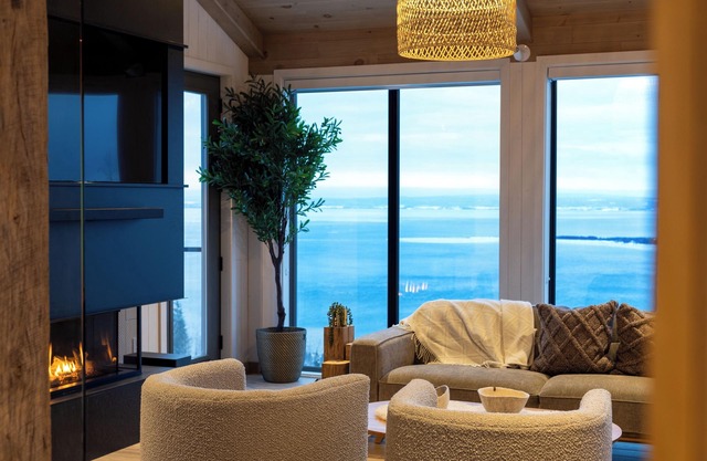 La Bergerie – 180° River View Spa Sauna