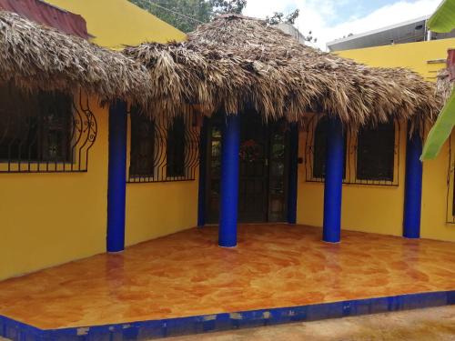 La casa de piedra y colores en Chichén Itzá
