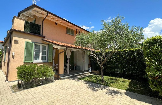 La casa di Elena Versilia - Two Apartments