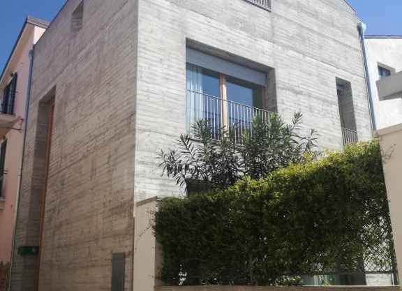La casa di Mario tra le case