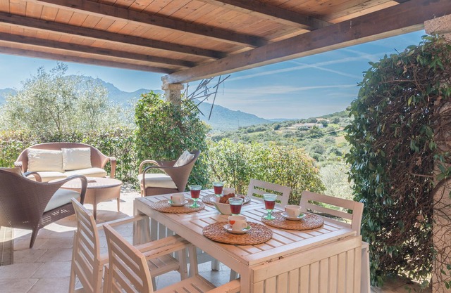 La Casa Di Mirella 4Km From The Beach, Golfo Aranci, Italy