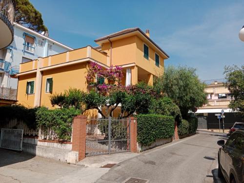 La CASA GIALLA