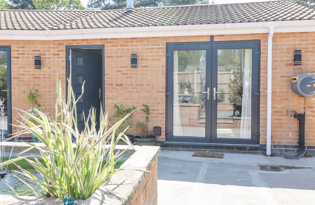 LA CASA LIPA, with a garden in Nottingham