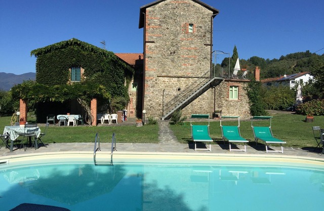 La Casatorre di Ponticello. Casale di campagna con ampio giardino e piscina