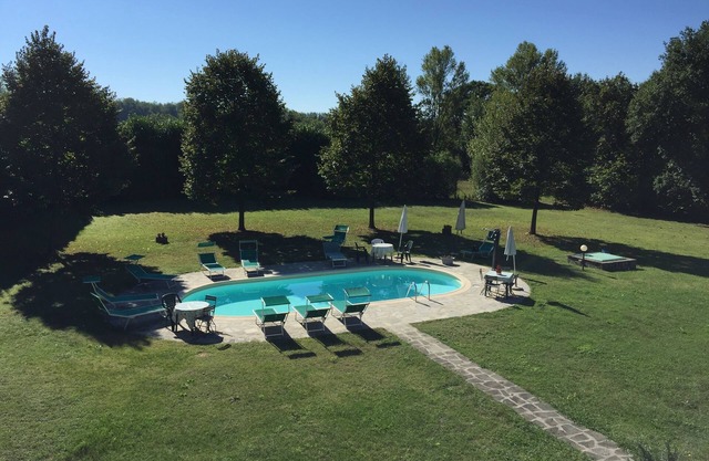 La Casatorre di Ponticello. Casale di campagna con ampio giardino e piscina
