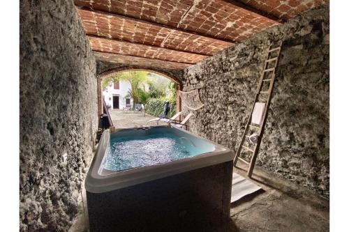 La Cascina Amore con jacuzzi e sauna by Halldis