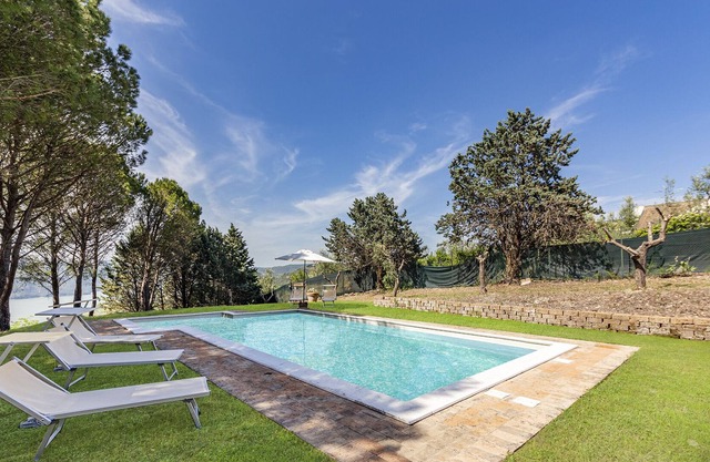 La Casetta Al Lago Incantato With Pool, Baschi, Italy