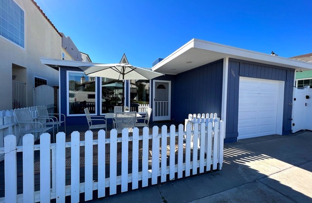 La Casita Azul - Quaint, Artsy Cottage in Hollywood Beach - Short Walk to Sand!