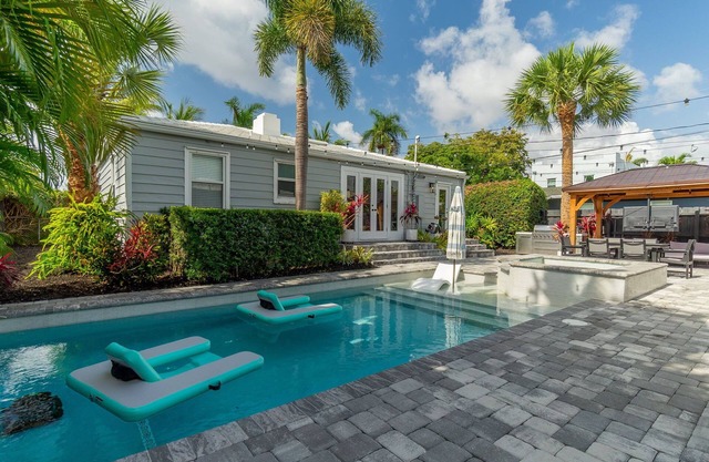 La Casita- Hot Tub, Pool, and guest house