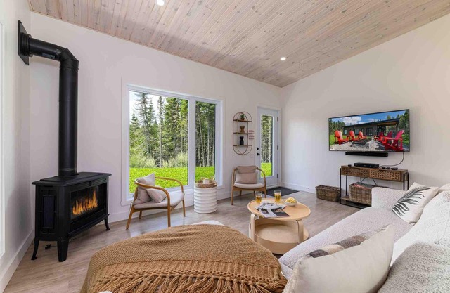 La Charlebois 24 | Cozy comfort, Spa, Forest views