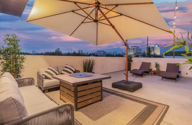 LA Cityscapes views w/Rooftop, New construction and Fresh Stylish Furnishings.