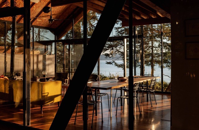 La Conner Glass Cabin by Boutique