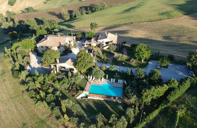 La Corte del Gusto - Der schwarze Maulbeerbaum Apt. mit Pool und einer atemberaubenden Aussicht