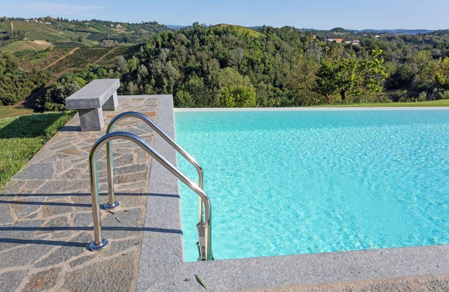 La Dolce Vita, house in the Monferrato region with stunning panoramic views.