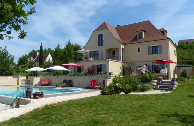 La Figue: Luxus-Appartement für 4 Personen mit privaten Terrasse und einem großen Schwimmbad + Sauna.
