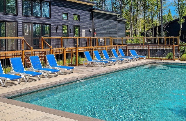 ⭐ La Fleur Urbaine de Portneuf 🌹 2.5 bathrooms, Hot tub, Sauna and Pool ⭐
