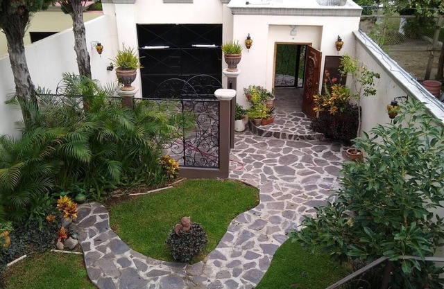 La Floresta Charming Updated Single Story Home in Ajijic, Walkable to everything